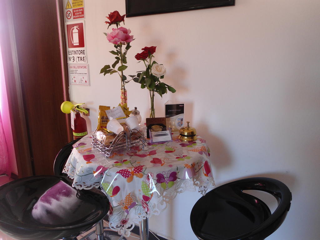 Hotel Houston Livorno - Struttura Esclusivamente Turistica - Not For Business Or Workers מראה חיצוני תמונה