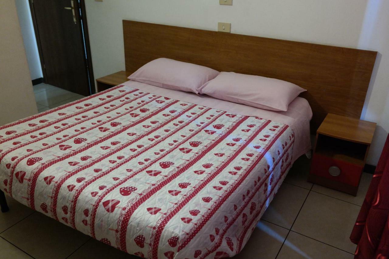 Hotel Houston Livorno - Struttura Esclusivamente Turistica - Not For Business Or Workers מראה חיצוני תמונה