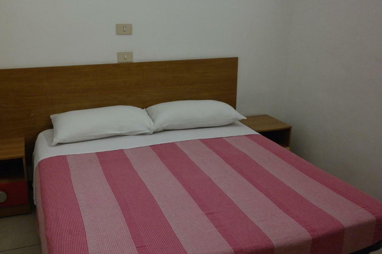 Hotel Houston Livorno - Struttura Esclusivamente Turistica - Not For Business Or Workers מראה חיצוני תמונה