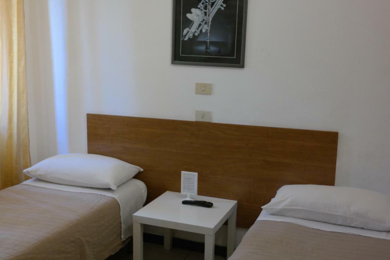 Hotel Houston Livorno - Struttura Esclusivamente Turistica - Not For Business Or Workers מראה חיצוני תמונה