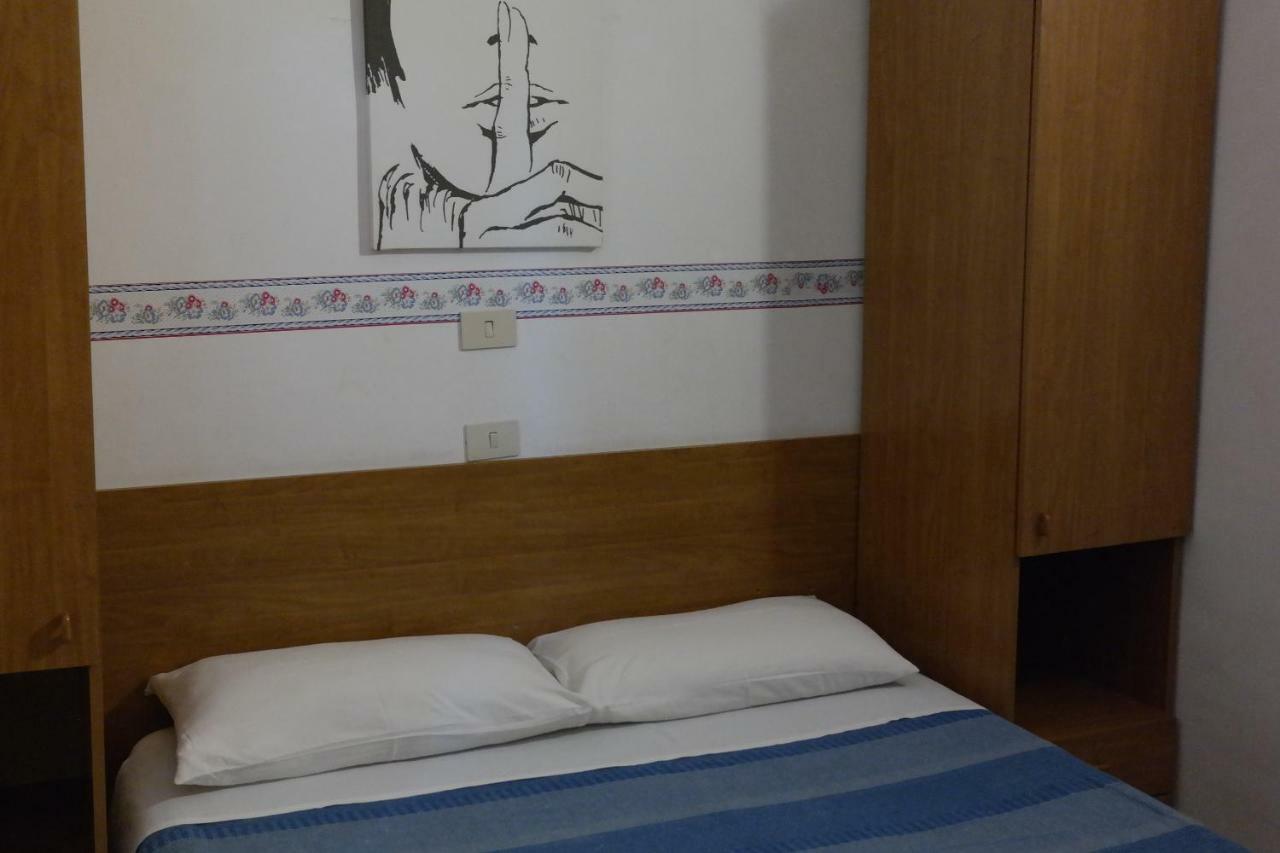 Hotel Houston Livorno - Struttura Esclusivamente Turistica - Not For Business Or Workers מראה חיצוני תמונה