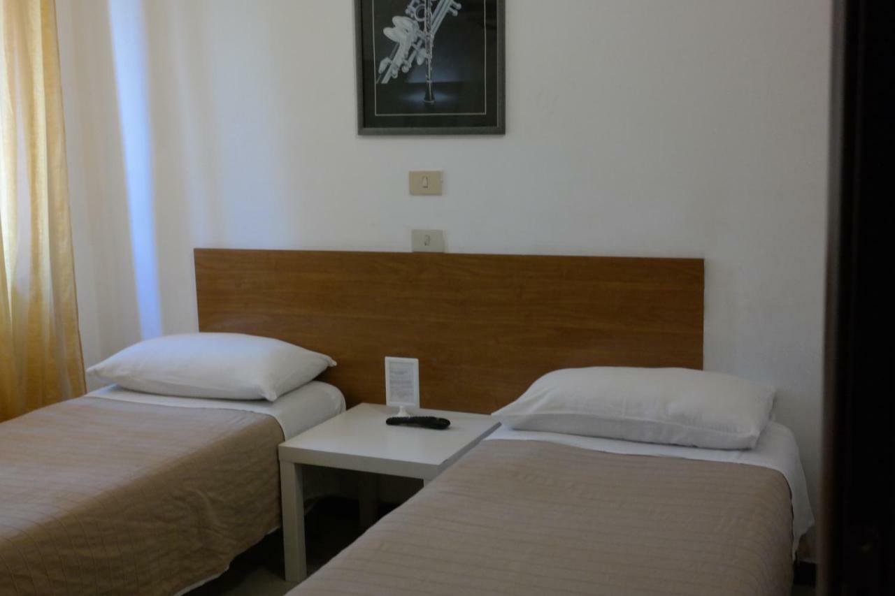 Hotel Houston Livorno - Struttura Esclusivamente Turistica - Not For Business Or Workers מראה חיצוני תמונה