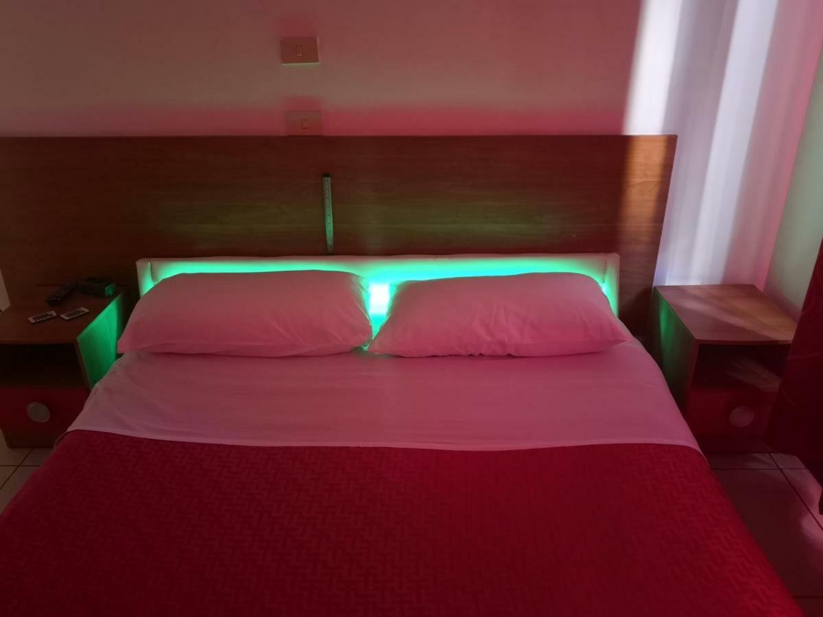 Hotel Houston Livorno - Struttura Esclusivamente Turistica - Not For Business Or Workers מראה חיצוני תמונה